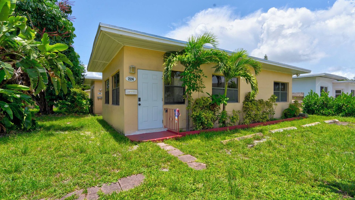 Miami Shores Apartment | Cozy 2-bedroom apartment in Miami with AC
