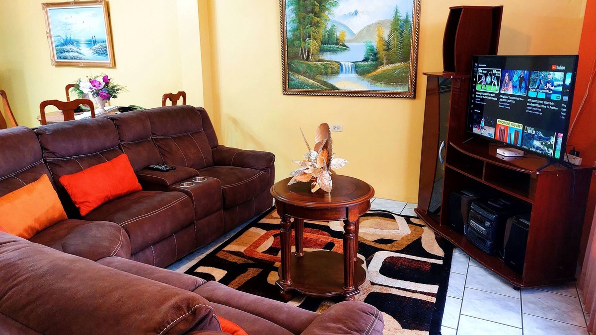 Arouca Apartment | Cozy 2 Bedroom Apt near Airport, Malls, Golfing, Mountains