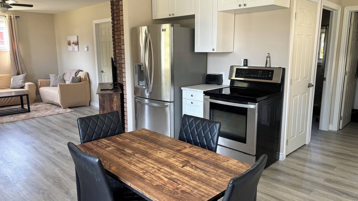 Timiskaming District House | Cozy 2 bedroom Bungalow kms from lakes and parks