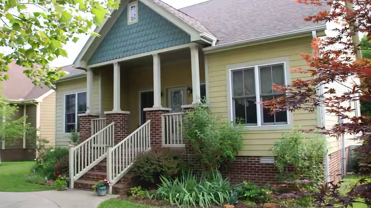 Paducah House | Cozy 2-bedroom bungalow in Historic Lower Town Paducah with AC, WiFi