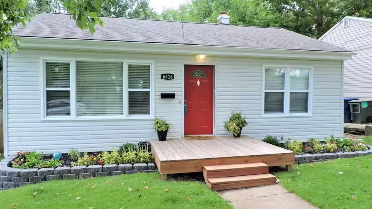 Franz Park House | Cozy 2-bedroom bungalow in enjoyable St. Louis with WiFi, AC