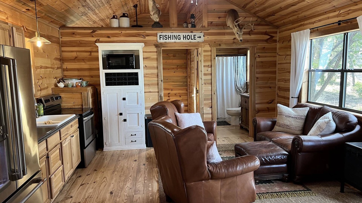 Willow City Cabin | Cozy 2-bedroom cabin