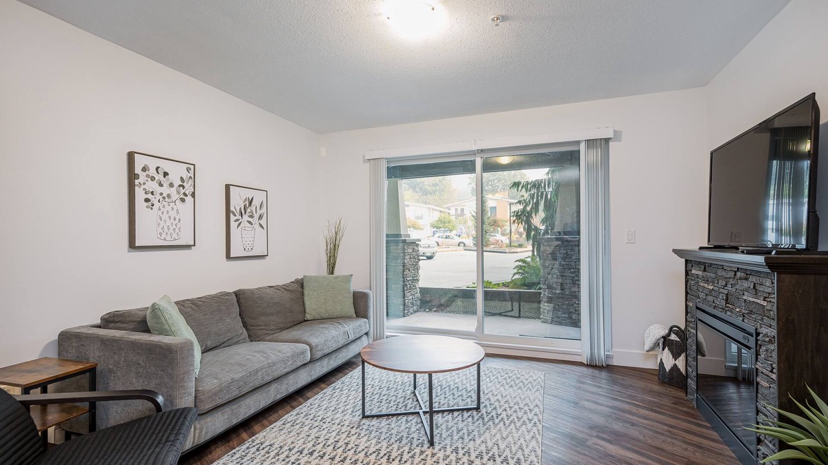 Abbotsford Apartment | Cozy 2 bedroom Condo - walking distance to down town Abby.nDog Friendly!