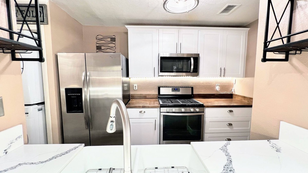 Santa Susana Condo | Cozy 2-bedroom condo Fully Furnished Monthly rent in enjoyable Simi Valley