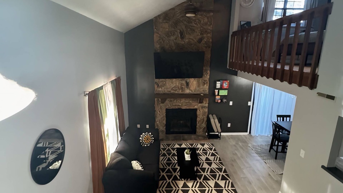 Beavercreek Condo | Cozy 2-bedroom condo with fireplace, WiFi, AC in charming Fairborn