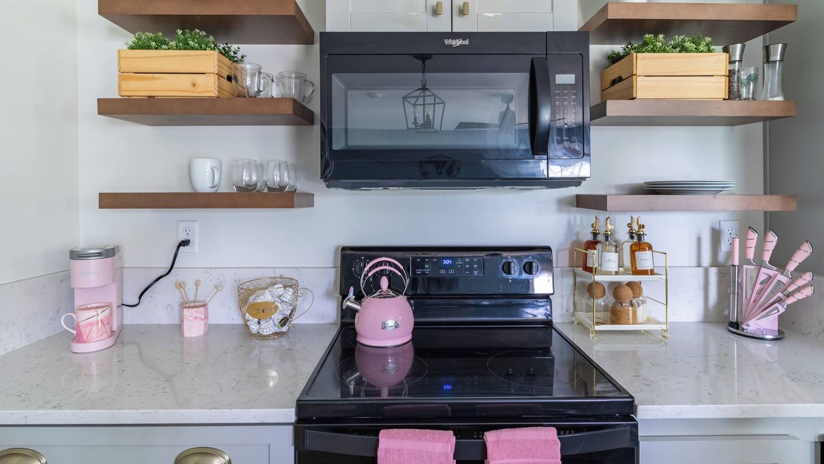 Cooper-Young Historic District House | Cozy 2 bedroom Cooper Young 7 minutes from Downtown