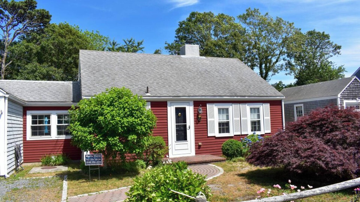 West Harwich House | Cozy 2-Bedroom Cottage – Walk to Pleasant Road Beach!