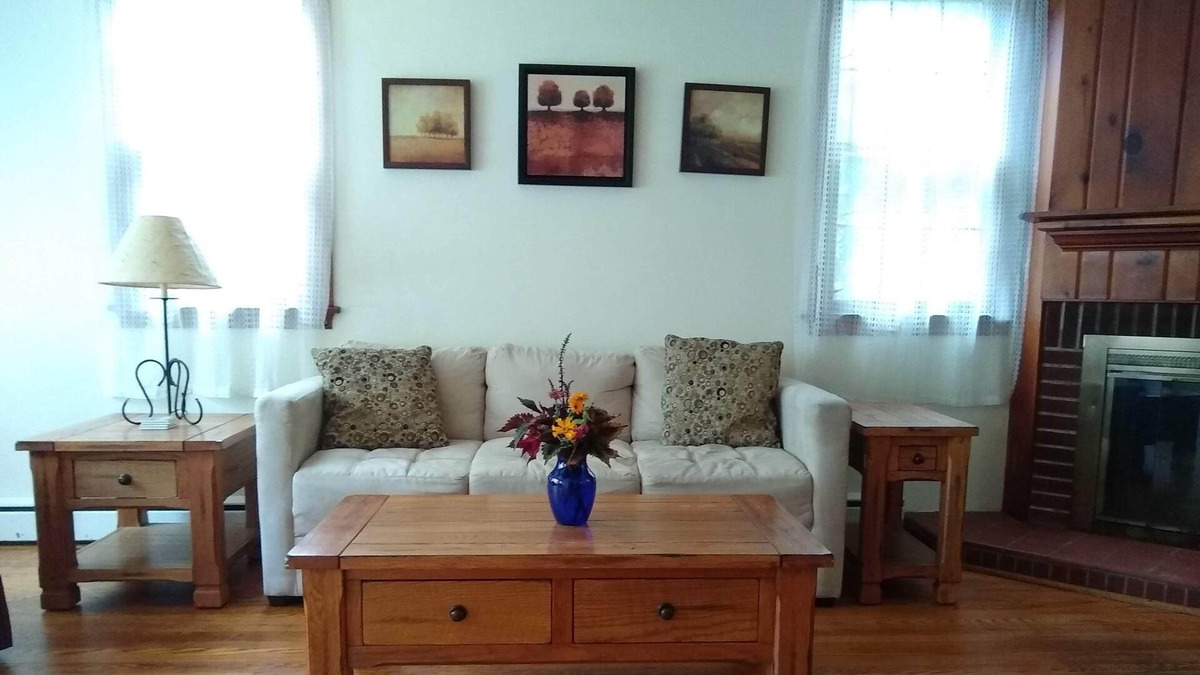 Bellefonte Cottage | Cozy 2 bedroom cottage located in quaint downtown Bellefonte.