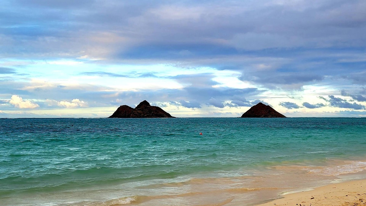 Lanikai Cottage | Cozy 2 Bedroom Cottage - Steps from the Beach