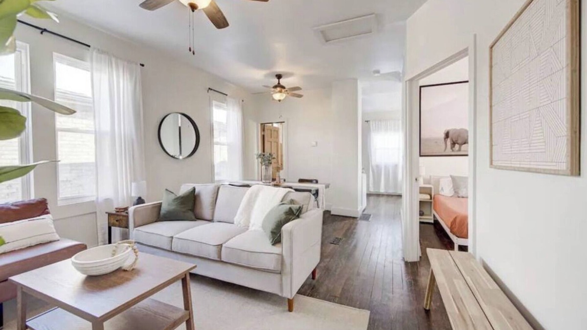 Lower East Side Apartment | Cozy 2 Bedroom Downtown Milwaukee Apartment