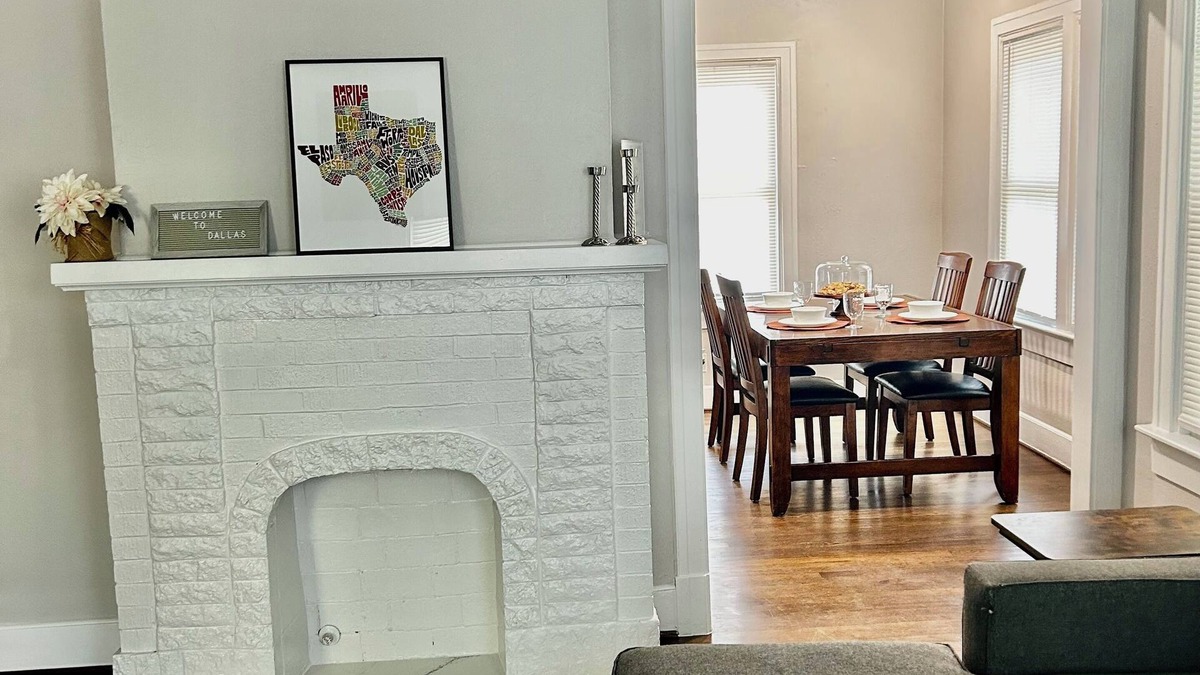 Kessler House | Cozy 2-bedroom duplex in quiet Kessler Park Bishop Arts with WiFi, AC