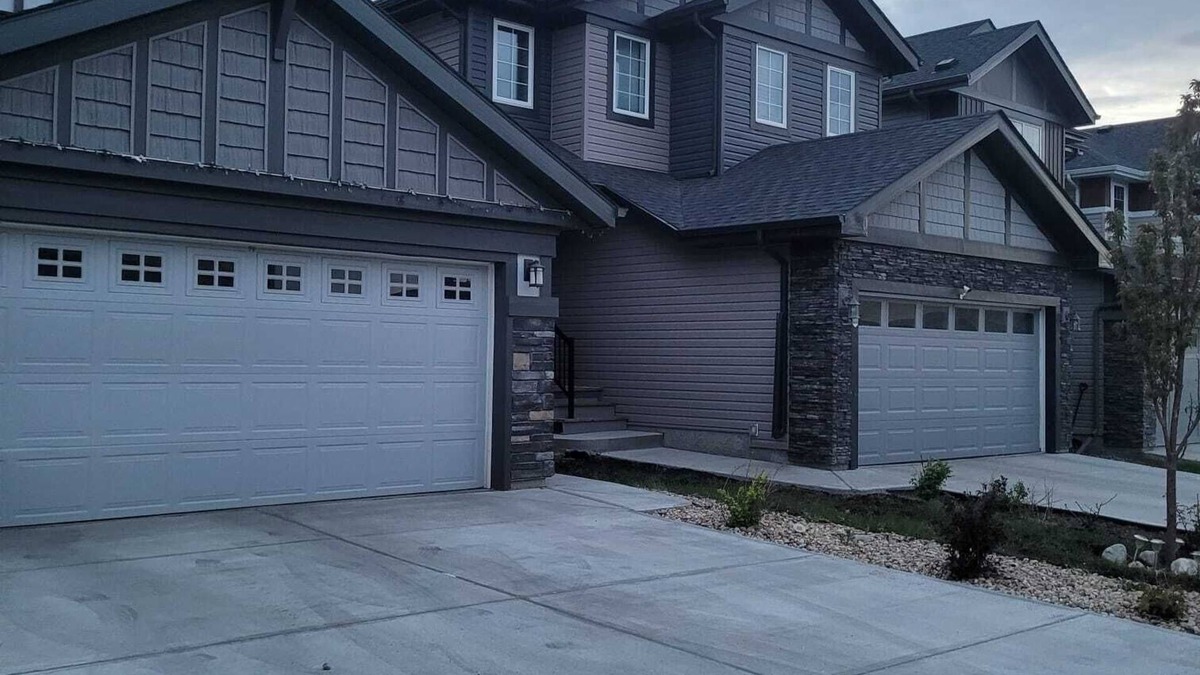 Southwest Edmonton House | COZY 2 Bedroom Guest suite with Private Entrance