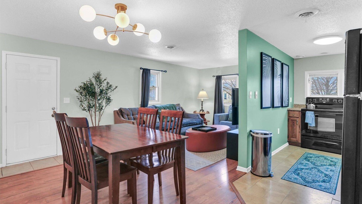 Champaign House | Cozy 2 Bedroom Home Mins from Downtown Champaign