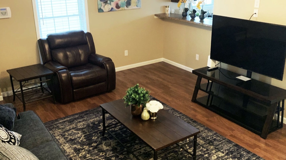 Bloomington House | Cozy 2 bedroom home in a beautiful neighborhood