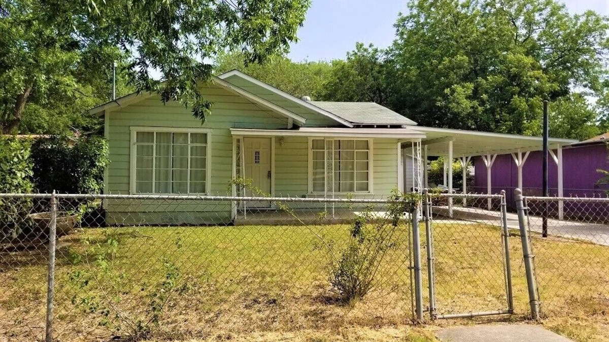 Harlandale House | Cozy 2 Bedroom Home - Mins from Downtown & Pearl