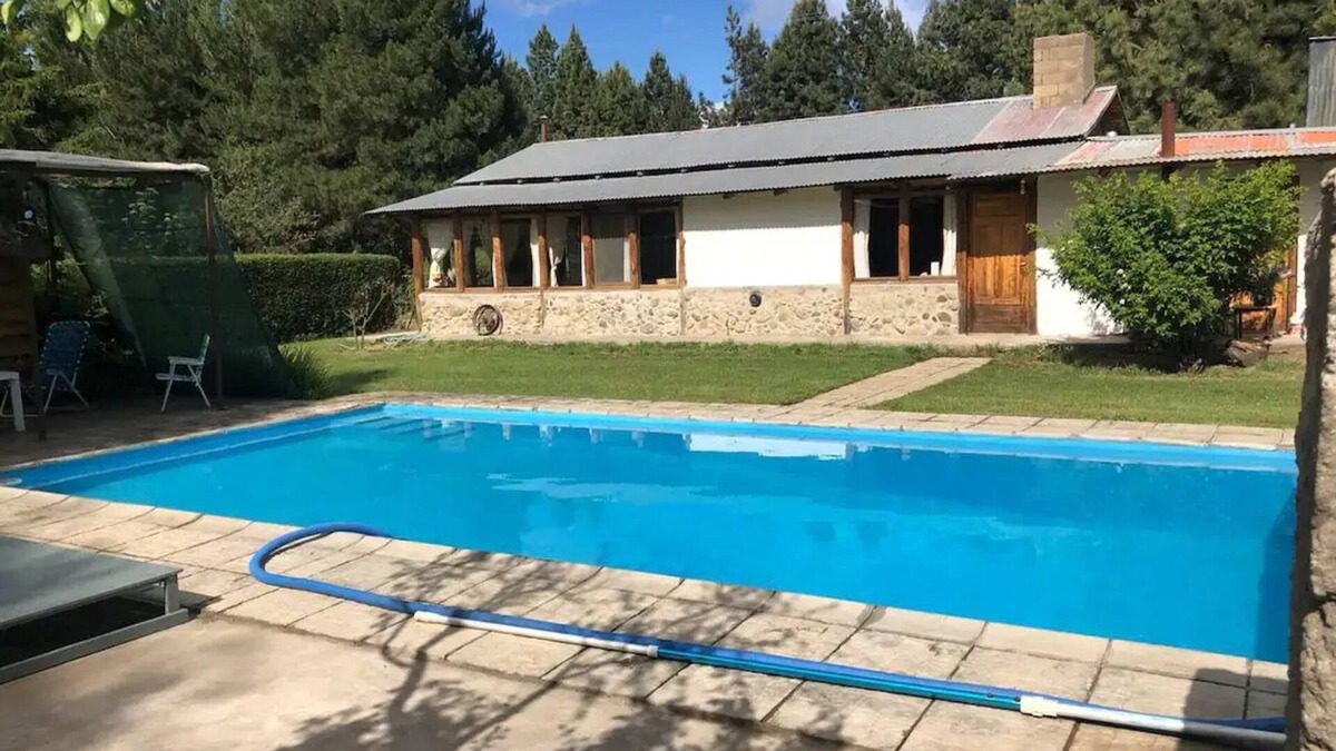 El Maiten House | Cozy 2-bedroom house with WiFi, AC in amazing El Maiten