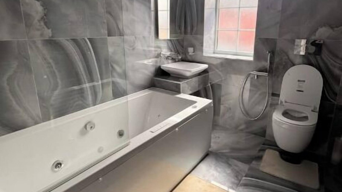 Harehills House | Cozy 2 Bedroom House, sleeps 6