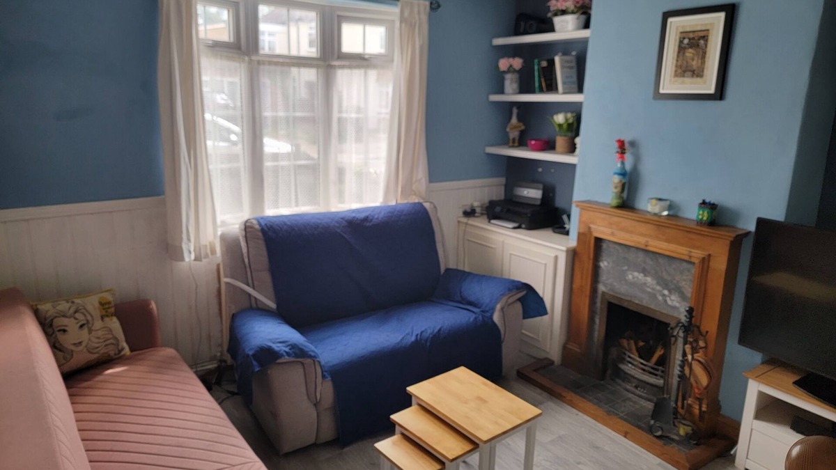 Chessington North and Hook House | Cozy 2 bedroom house