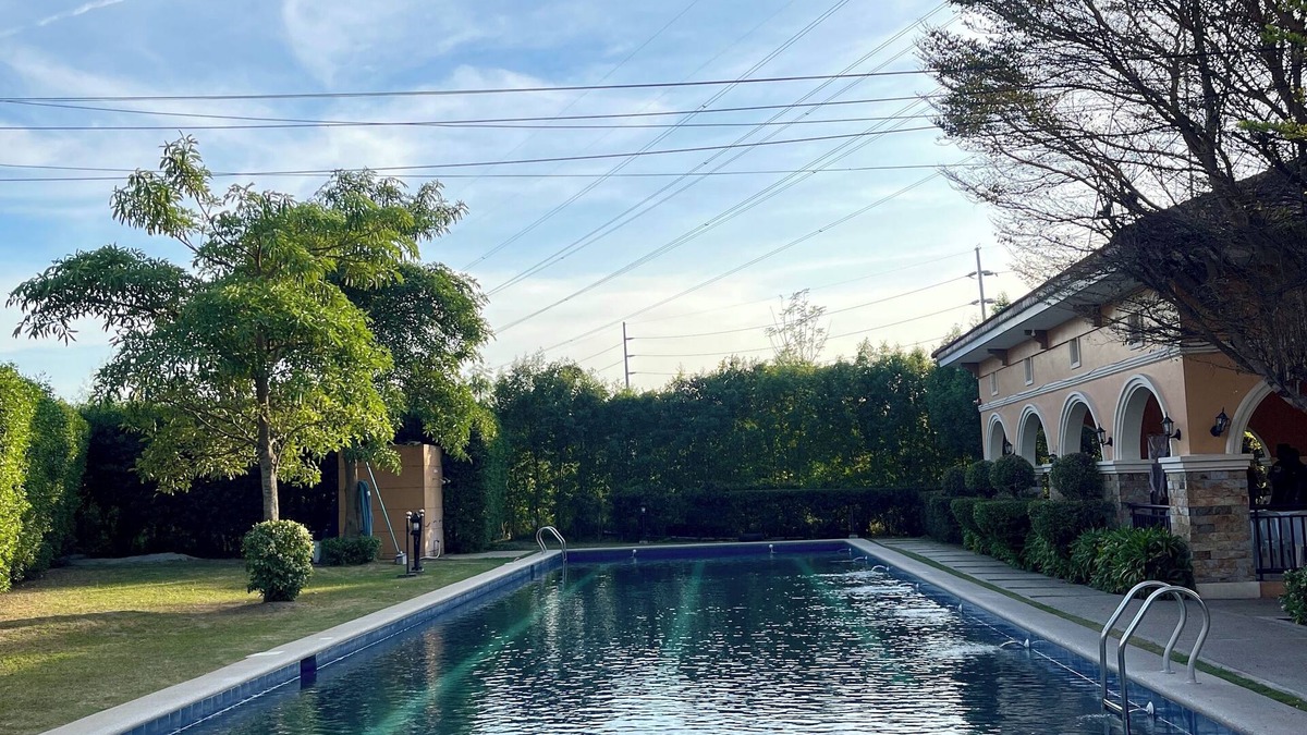 Tarlac House | Cozy 2-bedroom house in welcoming Tarlac with pool access