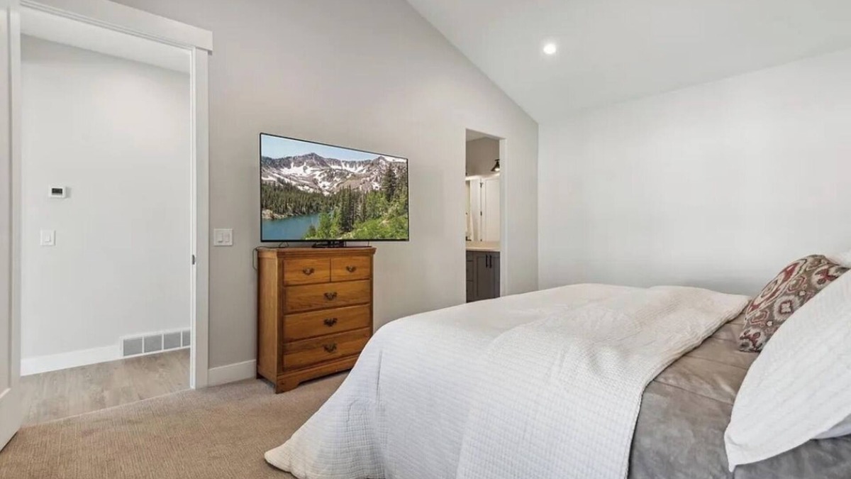 Kamas House | Cozy 2-bedroom house in tranquil Kamas with WiFi, AC