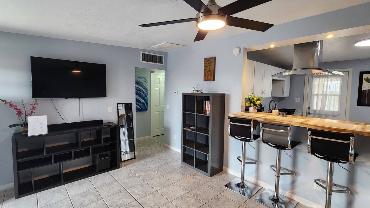 Mesa House | Cozy 2-bedroom House in the heart of Mesa with AC, WiFi and Plenty Parking