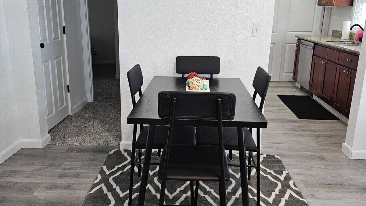 South Tacoma House | Cozy 2-bedroom house in Tacoma with AC, WiFi