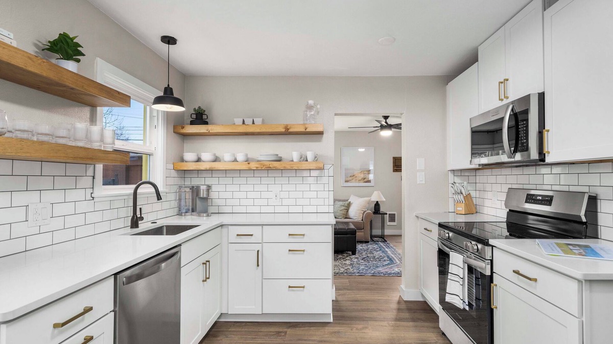 West End House | Cozy 2-bedroom house in charming Tacoma with WiFi
