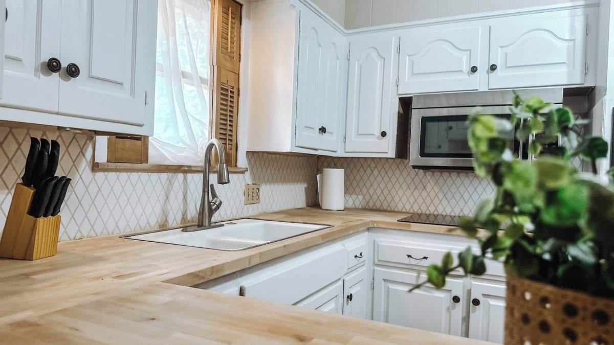 Vernon House | Cozy 2-bedroom house in Vernon.