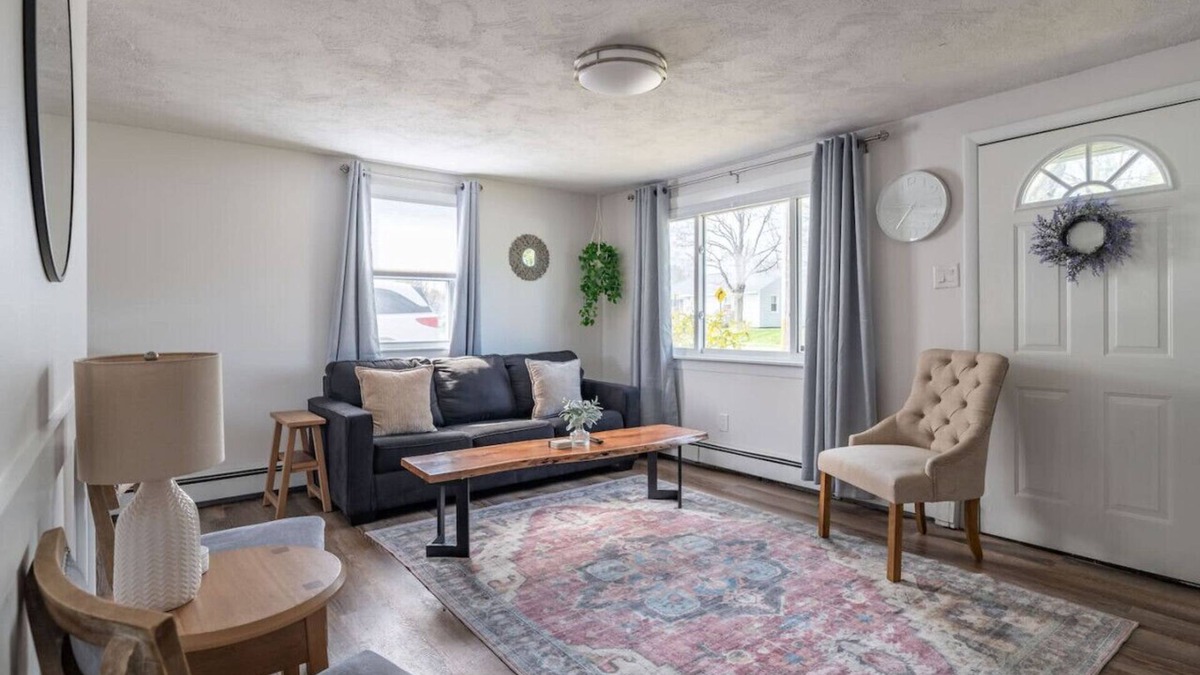 Little City House | Cozy 2 Bedroom House!
