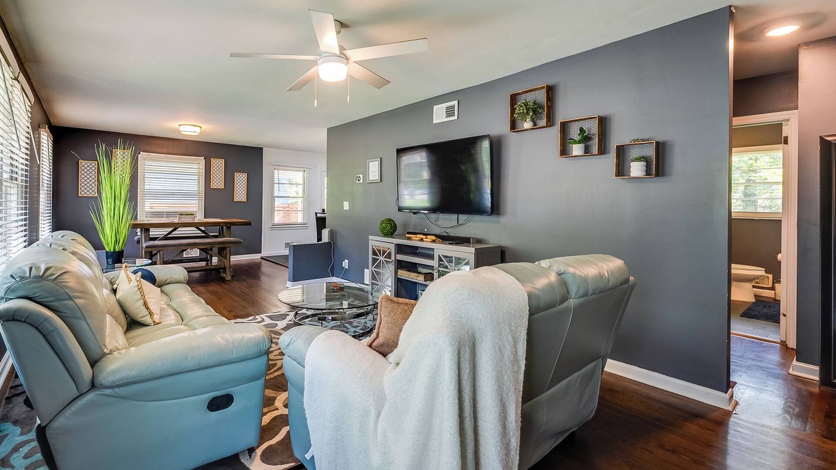 Jefferson Park House | Cozy 2-bedroom House near Atlanta Airport