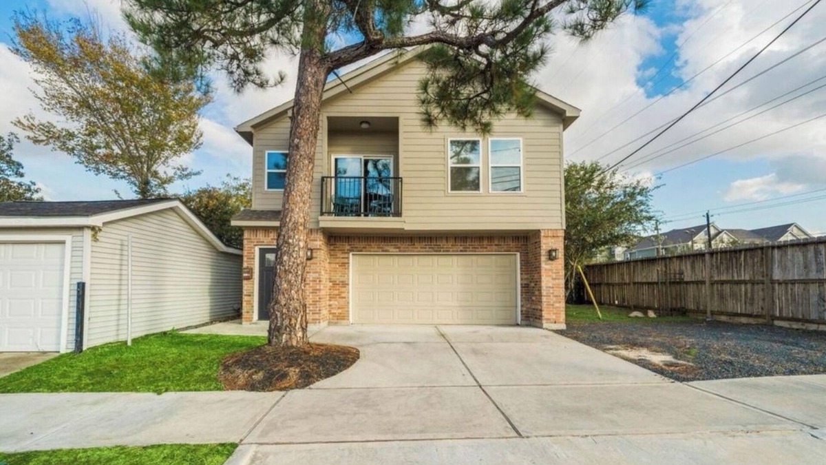 South Central Houston House | Cozy 2-bedroom house with AC in the heart of Houston