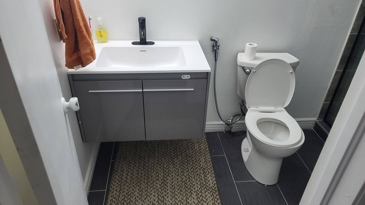 Aurora House | Cozy 2-bedroom house with WiFi, AC in pleasant Aurora