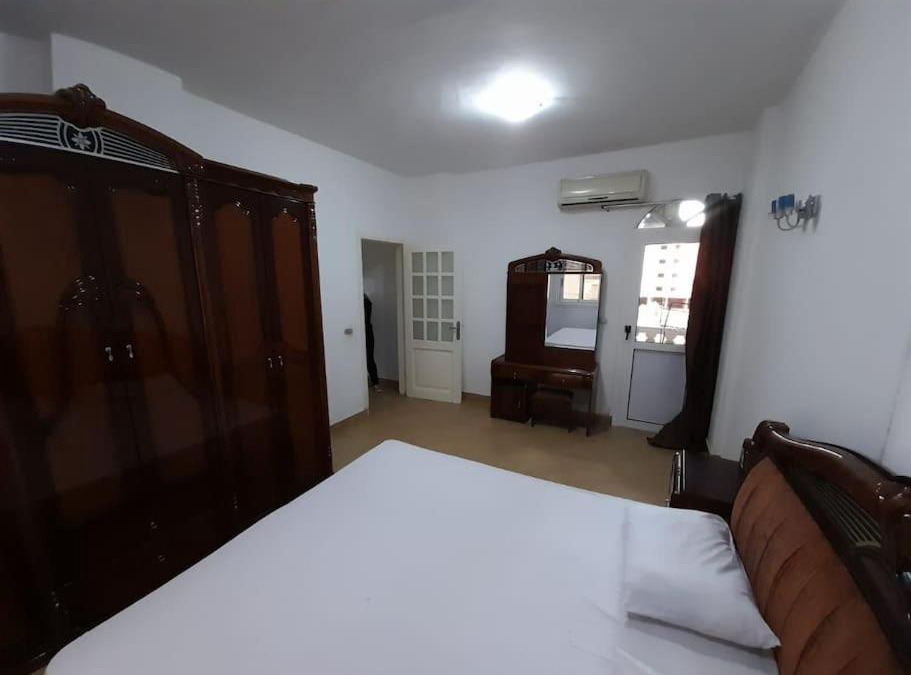 Village Road Apartment | Cozy 2 bedroom in Alkawser Metro