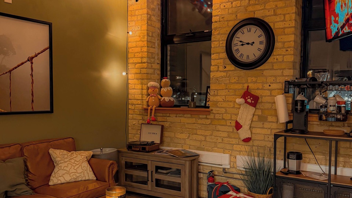 Exchange District Condo | Cozy 2-Bedroom Loft in DT! Walking distance to the Forks and Canada Life Centren