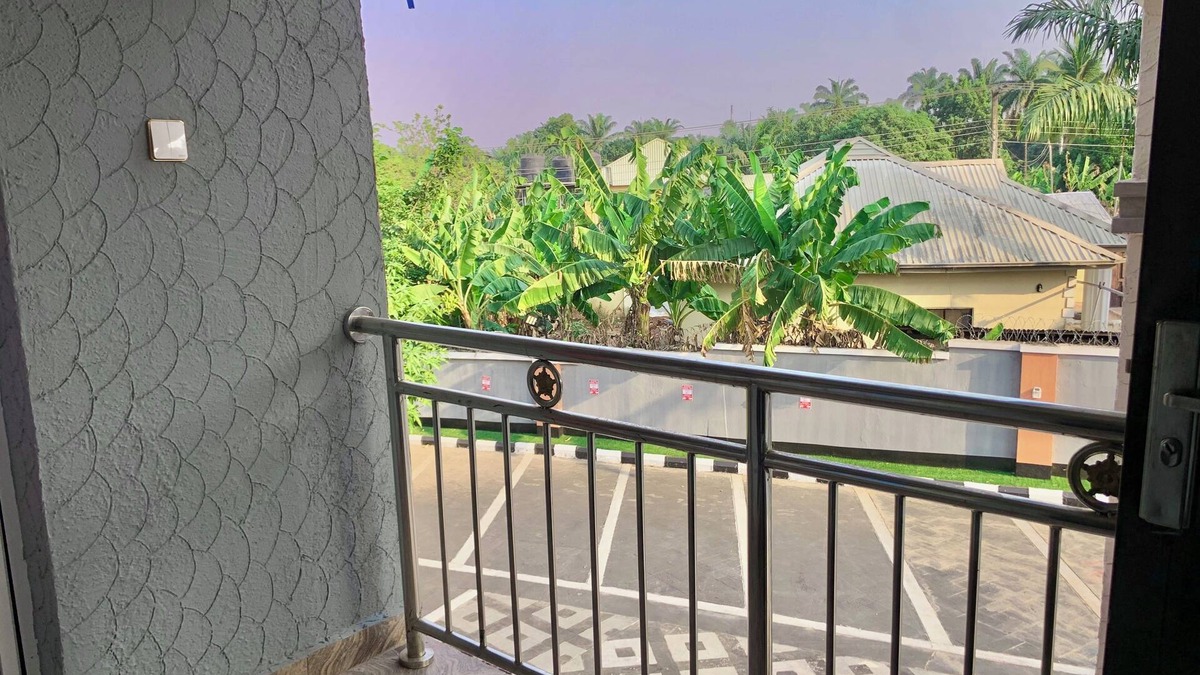 Nnewi Apartment | Cozy 2-Bedroom Luxury Apartment With AC, WiFi, Solar, BoreHole Water, CCTV Nnewi