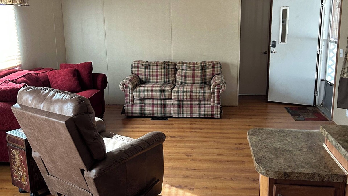 Freedom House | Cozy 2-bedroom Mobile Home in Freedom, OK