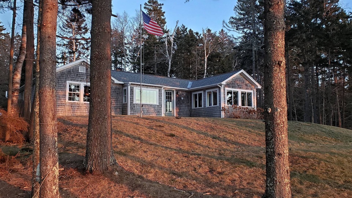 Friendship House | Cozy 2-Bedroom Oceanfront Home
