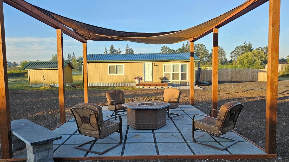 North Yelm House | Cozy 2-bedroom on 10 acres with WiFi, AC in wonderful Yelm