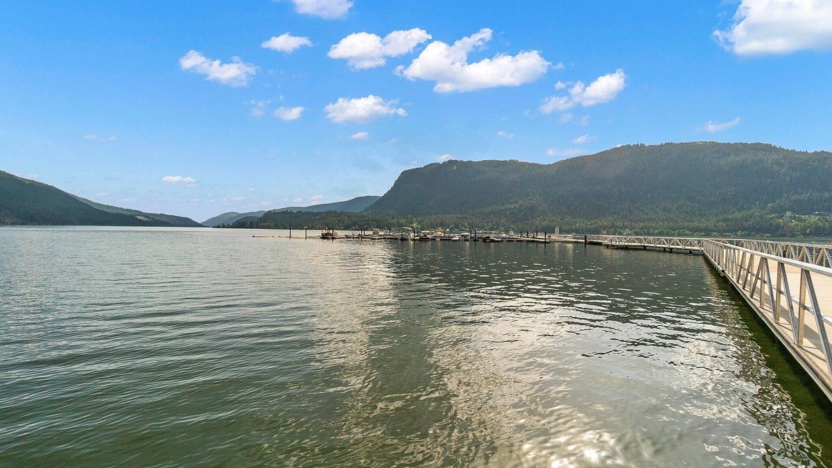 Sicamous Condo | Cozy 2-bedroom, pool side condo with fitness room, steam room and boat slip