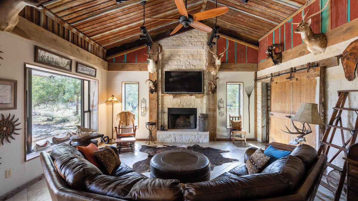Mountain Home House | Cozy 2-Bedroom Ranch House in Mountain Home, TX – AC, WiFi & Hill Country Charm!