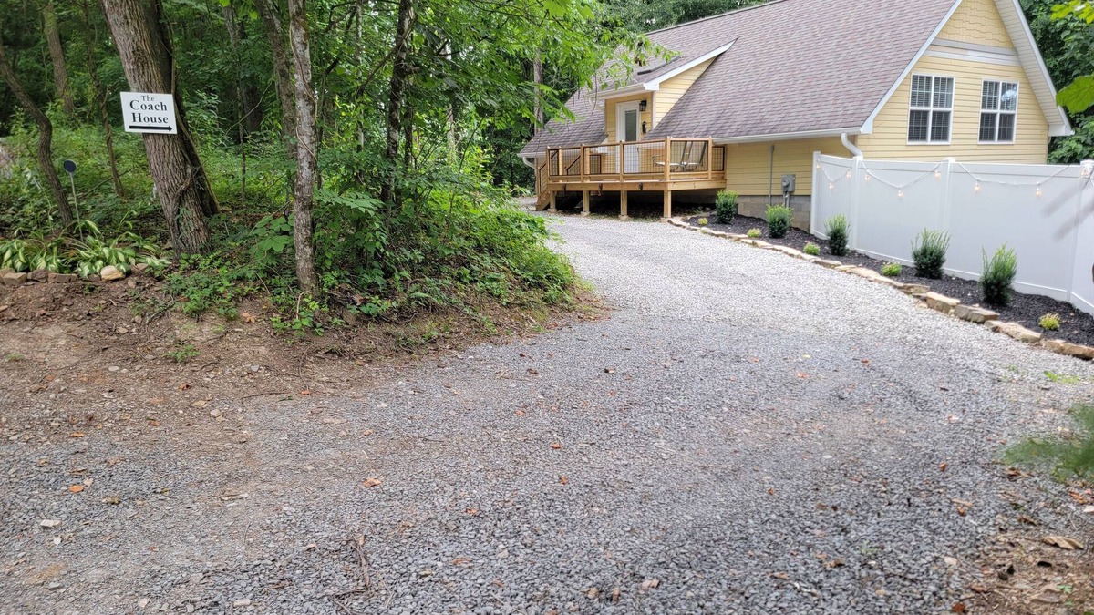 Heiskell Cottage | Cozy 2-bedroom rural coach house convenient to I-75 and the Knoxville area.