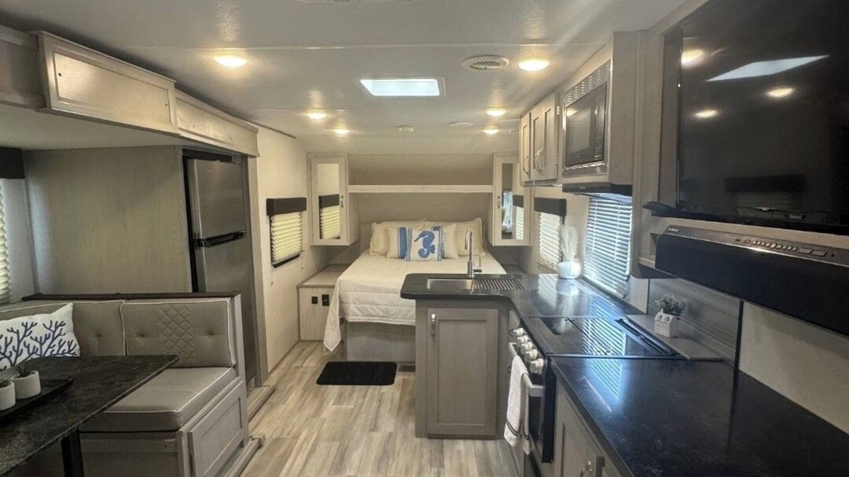 Galliano House | Cozy 2-bedroom RV in brilliant Galliano with AC