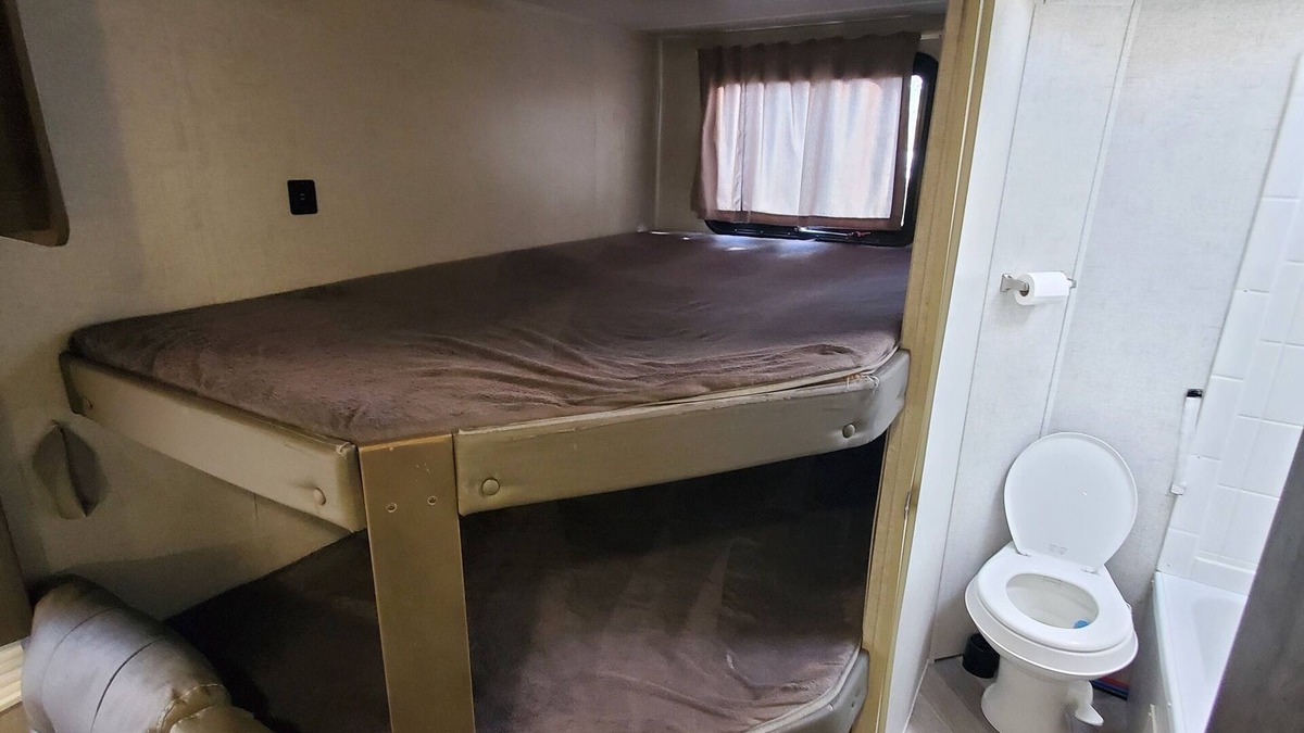 Lutz House | Cozy 2-bedroom RV in charming Lutz with AC, WiFi on an acre of property