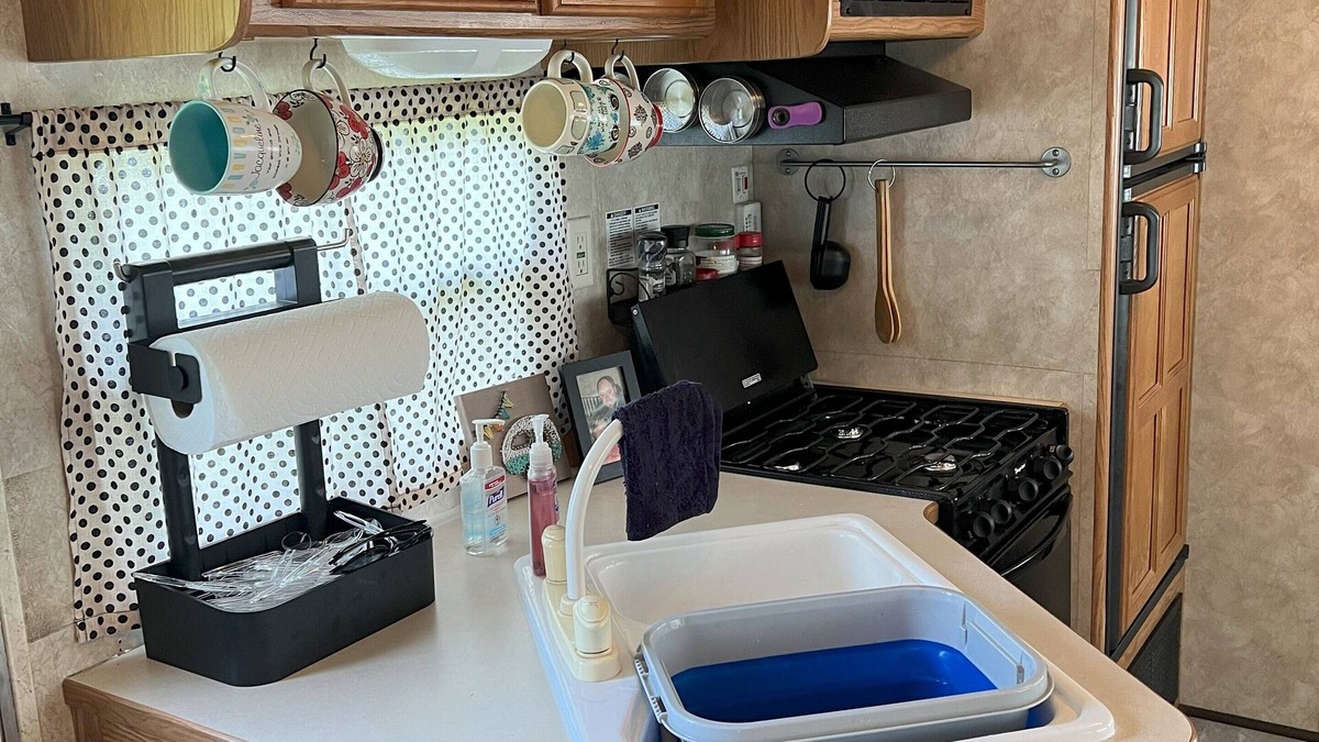 Madison House | Cozy 2-bedroom RV on the Ohio River near historic Madison, IN with AC & a view!