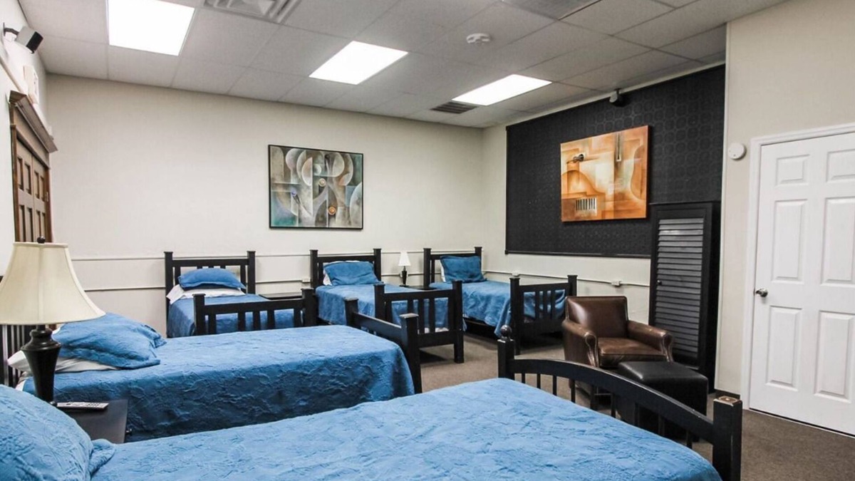Anniston Apartment | Cozy 2-bedroom studio with Wi-Fi in adorable Anniston