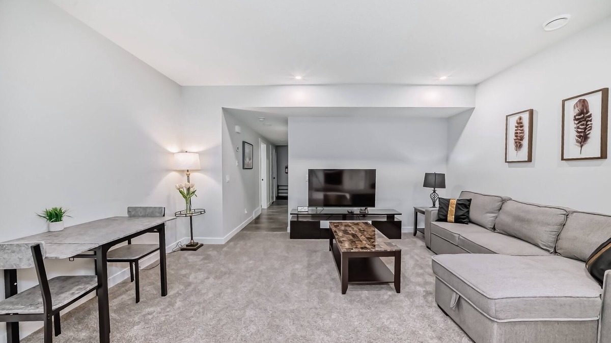 Calgary Apartment | COZY 2 BEDROOM SUITE IN AMBLETON