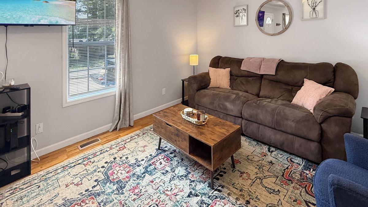 Guntersville House | Cozy 2 Bedroom Townhouse Near Lake and Restaurants