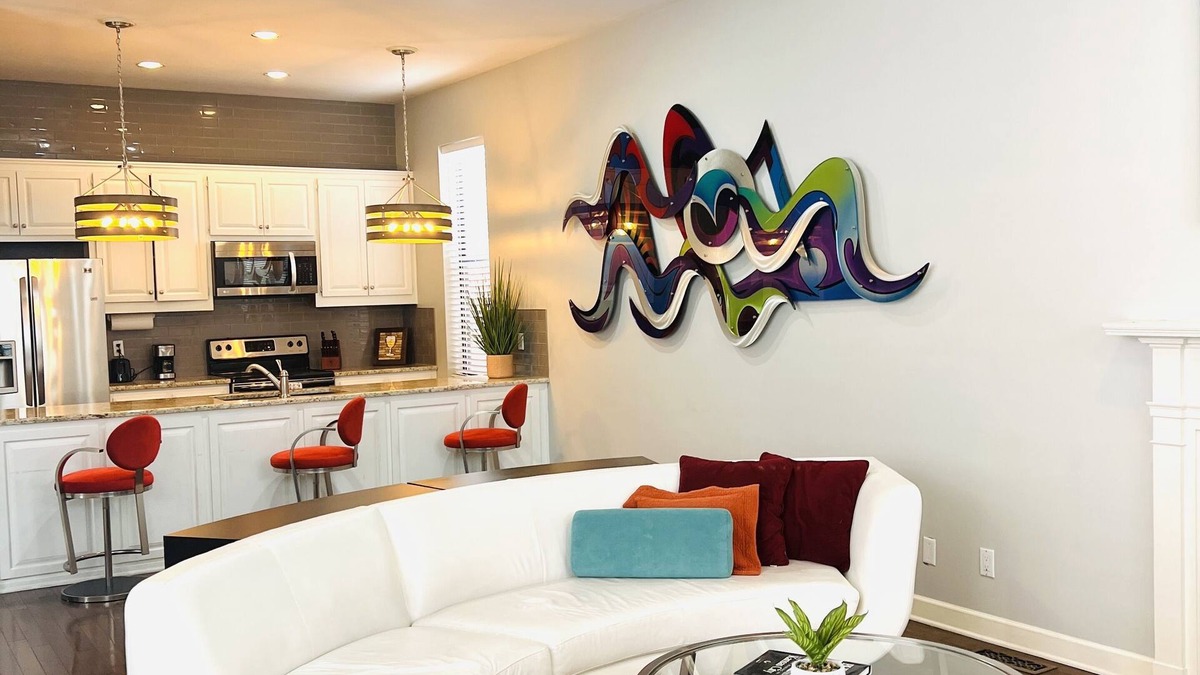 Union Hill House | Cozy 2-bedroom townhome with WiFi, AC in charming Kansas City