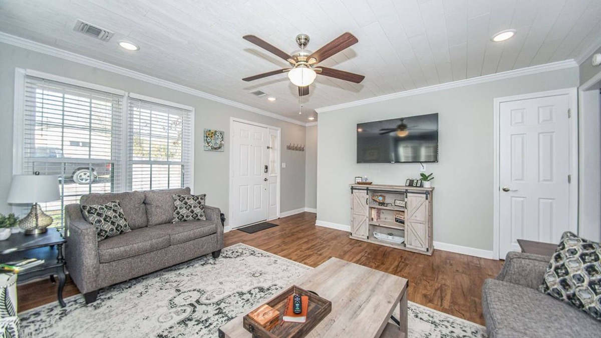 Valley Falls House | Cozy 2 bedroom Townhome in Spartanburg, SC