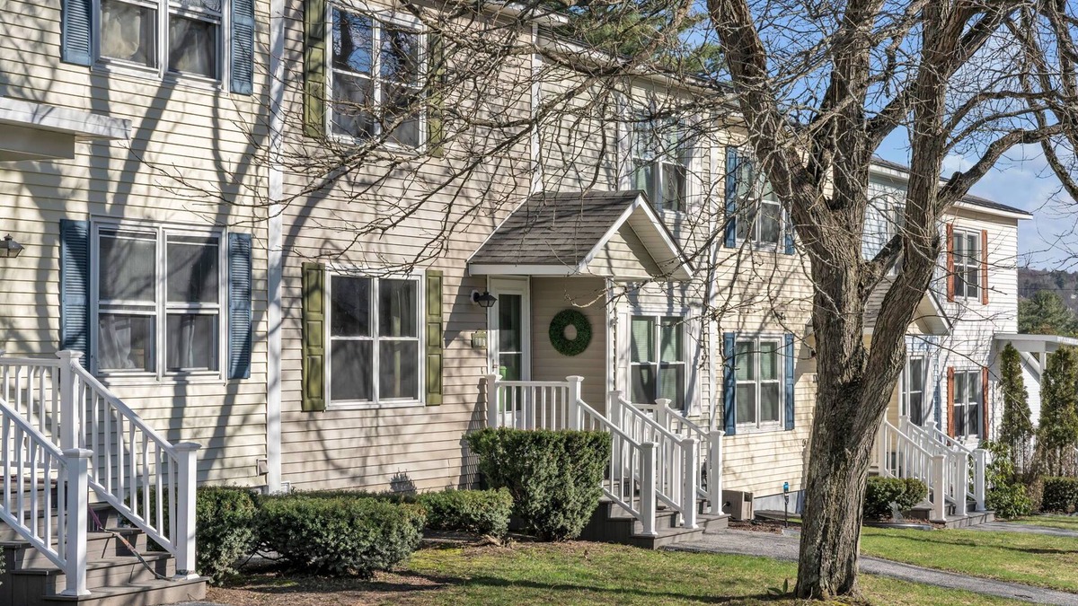 Barre House | Cozy 2-bedroom townhome in peaceful Barre with WiFi, AC